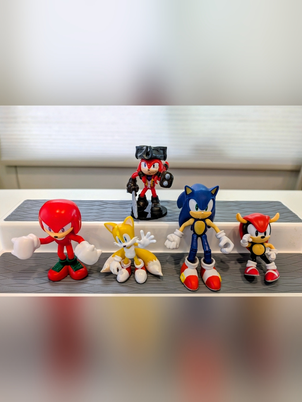 Sonic the Hedgehog Action Figure Lot - Rare Mighty & Pirate Knuckles